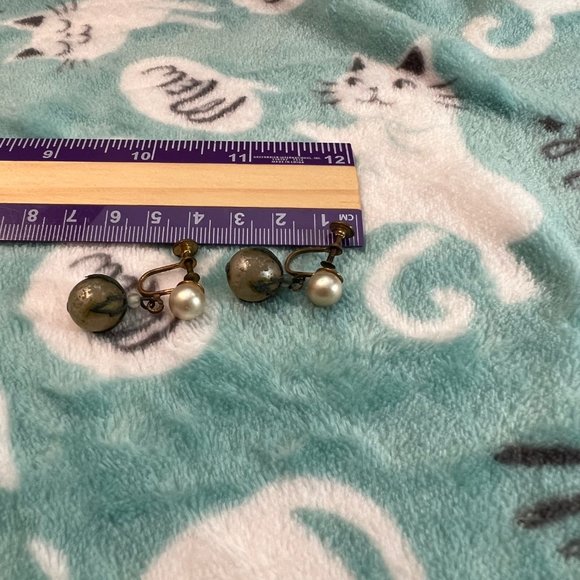 Vintage gold clip-on earrings lot - 9 pairs - Picture 3 of 9